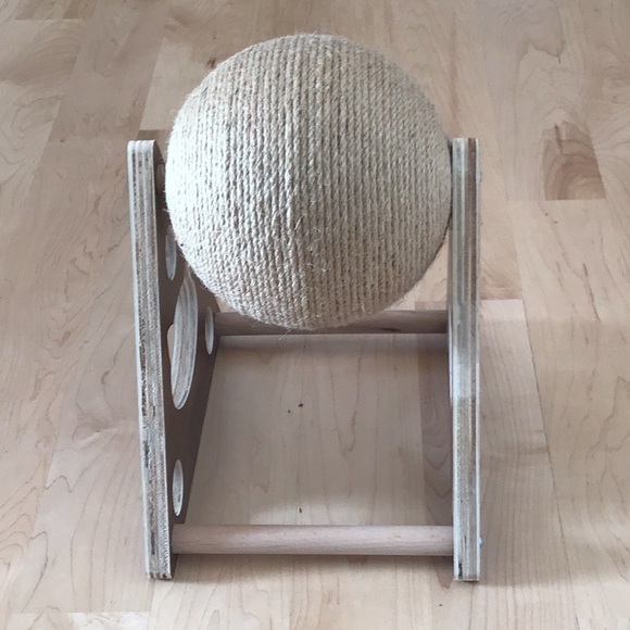 Cat scratcher ball new without tags😻😻 - Picture 3 of 4